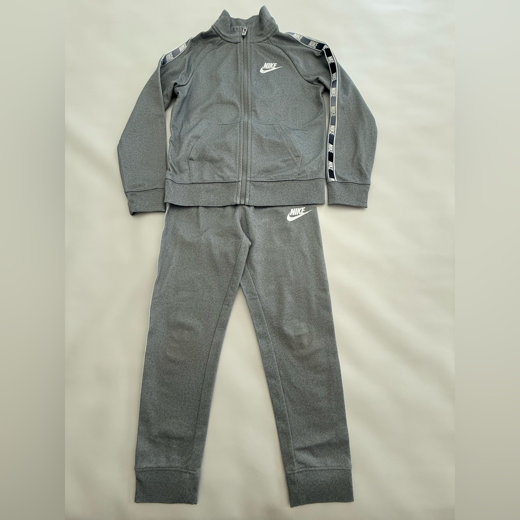 Nike Kids Gray 2 Piece Tracksuit With Full Zip Jacket And Pants Size 6/7